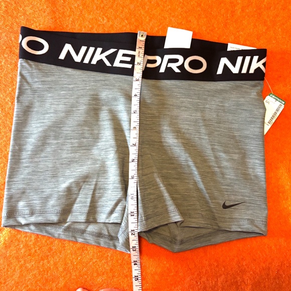 Nike gray logo waist 3-inch compression shorts NWRT - Picture 10 of 12